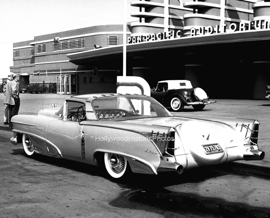 Pan Pacific Auditorium 1954.jpg